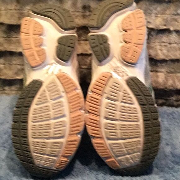 .RYKA MEMORY FOAM SNEAKERS - Picture 3 of 5